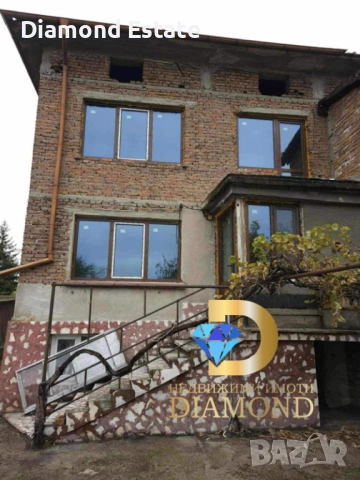 Триетажна къща близнак в Димитровград, кв. Черноконево