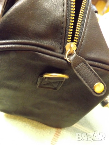 Дамска чанта Mango с капси кожена, снимка 4 - Чанти - 53625535