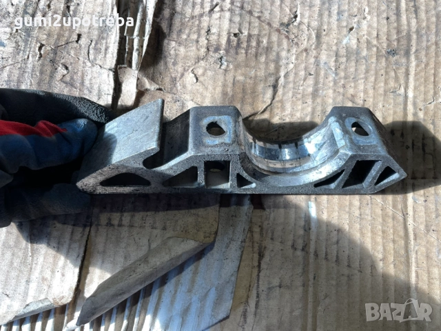 Скоба Закрепване Стабилизираща Щанга 7L0411063B Porsche Cayenne S 4.5 2005г 9PA, снимка 2 - Части - 52298455