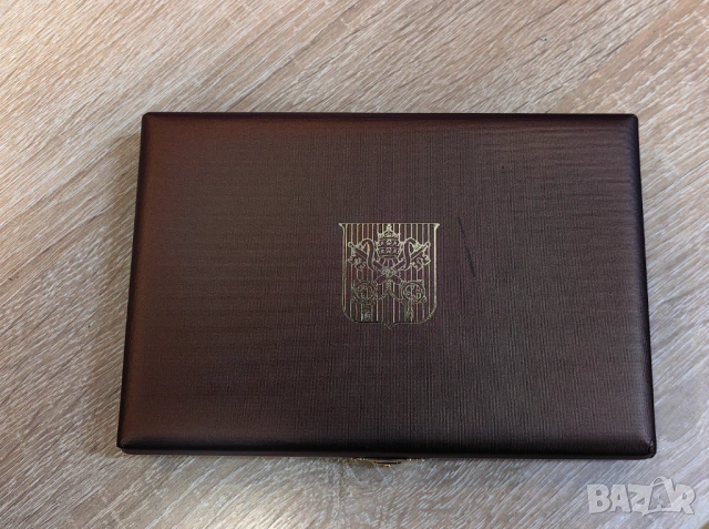 Пруф сет Ватикана 2011 година в Кутия, снимка 2 - Нумизматика и бонистика - 54060864