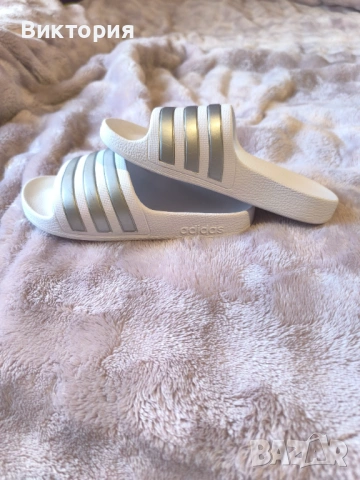 Детски чехли Adidas, снимка 3 - Детски сандали и чехли - 53104031