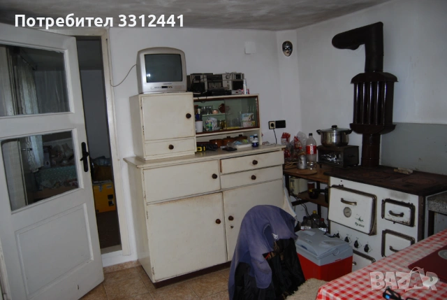 Къща с два парцела, на 50 км от София, снимка 9 - Къщи - 54125967