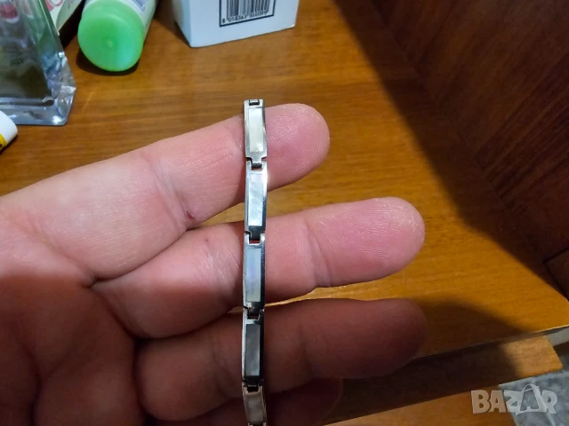 Красива  дамска сребърна гривна със седеф - нежна красота за твоята ръка., снимка 2 - Гривни - 51132802