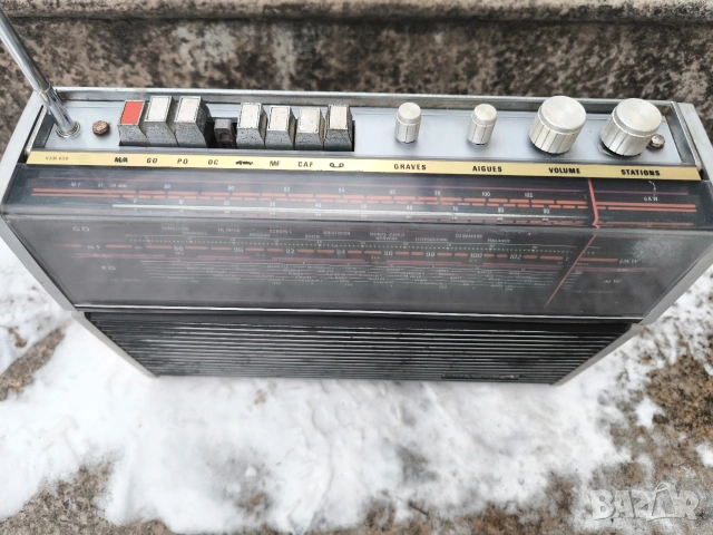 Транзисторно радио Pathe Marconi, снимка 9 - Радиокасетофони, транзистори - 53086847