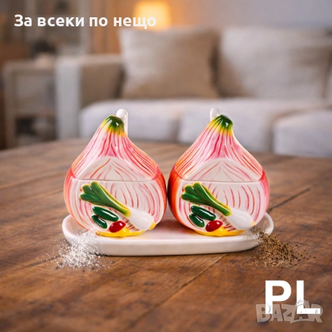 Керамична солница и пиперник – Комплект във форма на лук с поставка Код P2079
