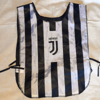 Тренировъчна жилетка на ФК Juventus. Официален продукт, снимка 1 - Фен артикули - 45040645