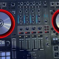 Traktor s4 mk3 DJ Controller, снимка 1 - Ресийвъри, усилватели, смесителни пултове - 45966814