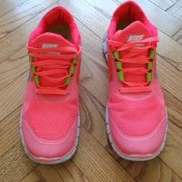 Оригинални дамски маратонки Nike Free Run, снимка 2 - Маратонки - 45265937