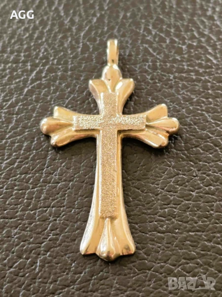 Елегантен и стилен златен кръст, снимка 1