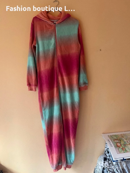 Цял плюшен гащеризон еднорог с опашка и ушички с рог на качулката S / M размер 🦄🦄🦄🦄🦄🦄🦄🦄🦄, снимка 1