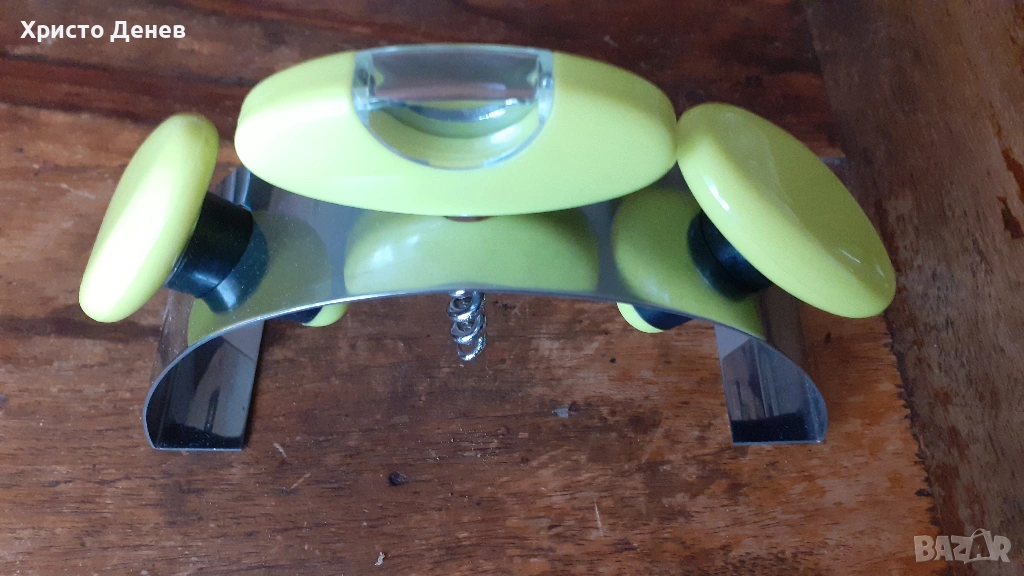 комплект тирбушон , отварачка и запушалки дизайнерски, стомана и светло зелени пластмасови части, снимка 1