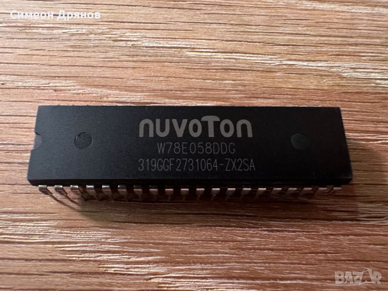 Микроконтролер Nuvoton W78E052DDG, снимка 1