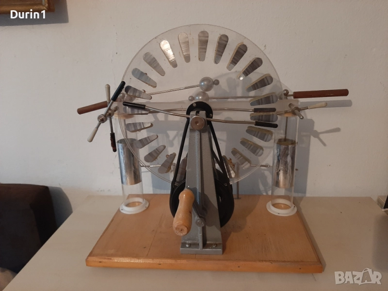 Учебен модел на електростатичен генератор  на Wimshurst, снимка 1