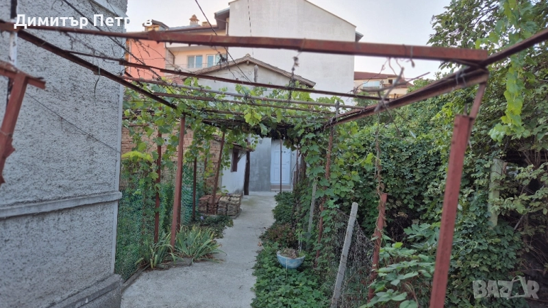 Самостоятелна къща на ул. Илинден, снимка 1