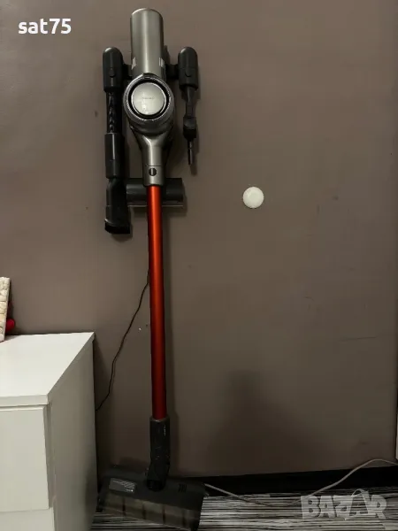 Прахосмукачка вертикална на батерия, снимка 1