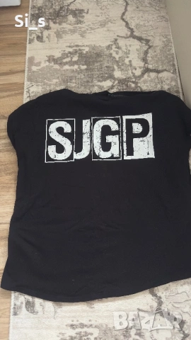 Черна тениска с голям цип на рамото