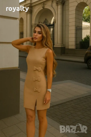 Къса бежова рокля с панделки