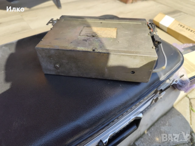 Авто радио антика, снимка 4 - Антикварни и старинни предмети - 54089877