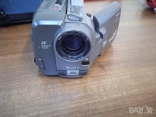 Handycam video Hi8 Sony V8, снимка 2 - Друга електроника - 53356279