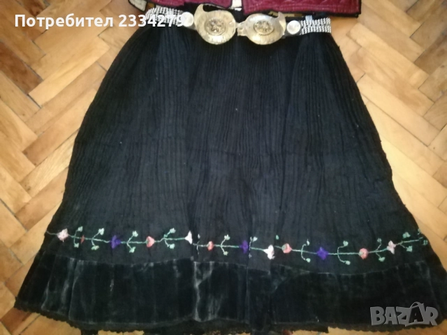 Стар пищимал-пола, женски елек, кърпи-забрадки за глава. , снимка 2 - Антикварни и старинни предмети - 52257462