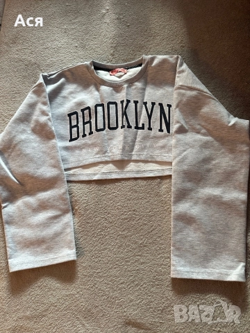 Къса блузка с дълъг ръкав