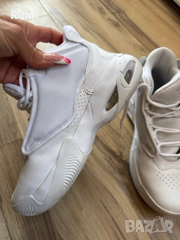 Оригинални маратонки Nike Jordan Max Aura 4! 37,5 н, снимка 2 - Маратонки - 31456669