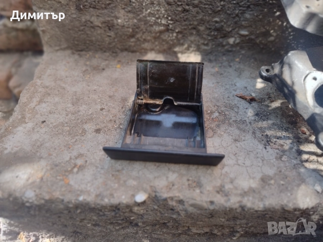 Пепелник За Нисан Примера 1991г / Nisan Primera 1991y