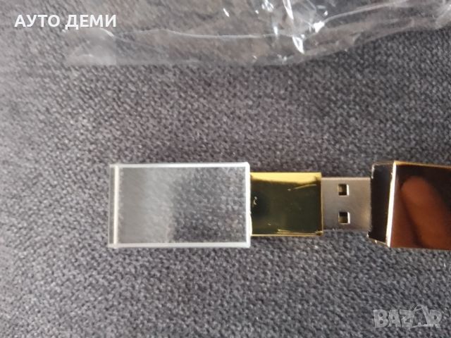 Стъклена светеща USB flash ЮСБ флаш памет 64 GB свободна памет за запис 58 GB, снимка 3 - USB Flash памети - 45947087