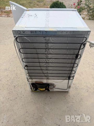 Малък хладилник с камера Индезит , снимка 7 - Хладилници - 51916003