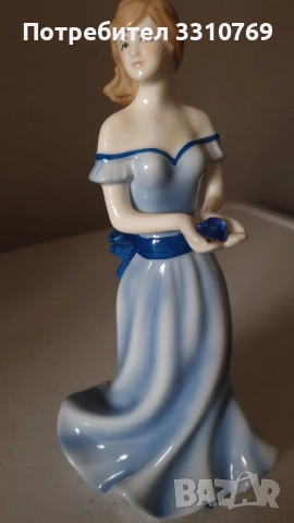 Красива порцеланова статуетка. 