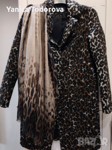 Продавам  палто на на Guess с тигров десен, снимка 2 - Палта, манта - 52651891