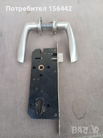 Дръжки за интериорна врата +брава.