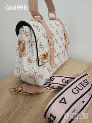 Дамска чанта Guess, снимка 4 - Чанти - 45074444