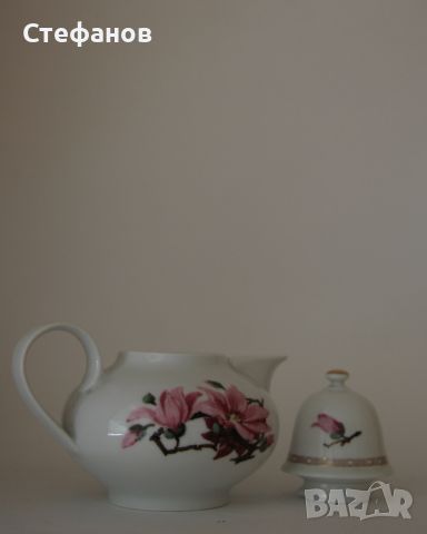 Стар порцеланов чайник с позлата, Ханеберг 1777 ГДР /Henneberg 1777 GDR, снимка 2 - Антикварни и старинни предмети - 45075800