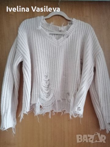 пуловер със скъсан ефект Bershka, снимка 2 - Блузи с дълъг ръкав и пуловери - 45407554