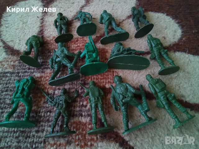 Войници пластмасови 12 броя 51757, снимка 6 - Колекции - 52105931