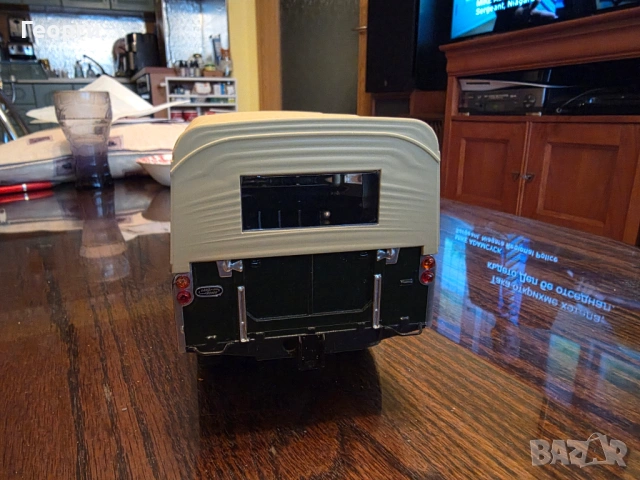 Land Rover Series D 109 1/18 Long Base, снимка 3 - Колекции - 53702307