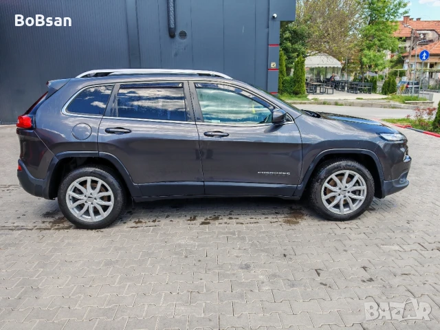 Jeep Cherokee 2.2 Limited, снимка 9 - Автомобили и джипове - 49034656