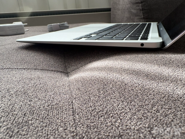 Apple Macbook Air 2020 M1 Перфектен, снимка 3 - Лаптопи за работа - 52813126