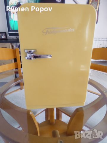 Ретро мини хладилник от Германия  - Жълт, снимка 1 - Хладилници - 45128761