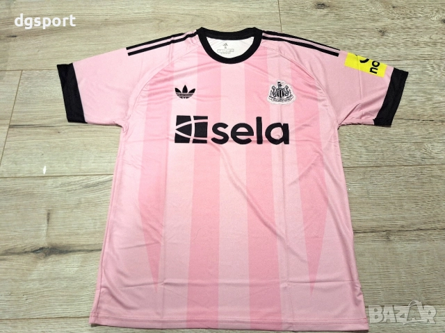 Футболна фланелка на Нюкясъл сезон 25/26!