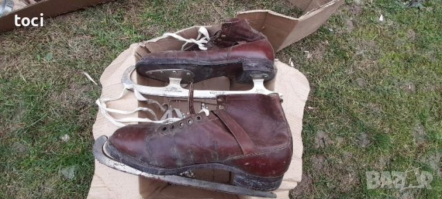 За колекционери винтидж кънки за лед много стари но запазени