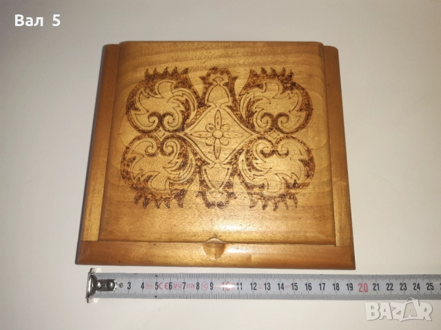 Стара дървена интересна кутия за бижута