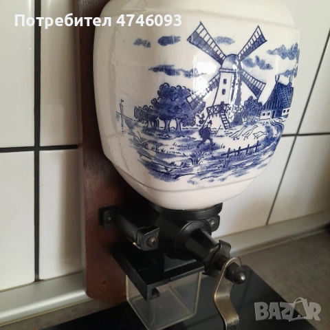 Колекционерска стенна кафемелачка, ръчна, 50-те години