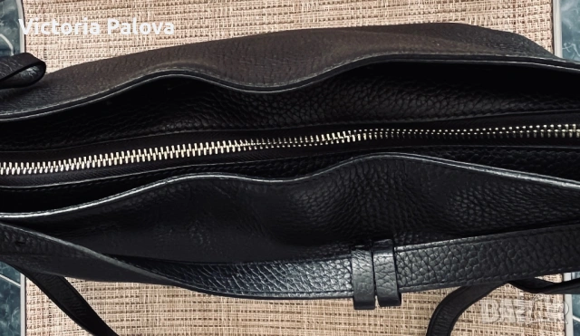 Оригинална кожена чанта Coccinelle - естествена кожа, тип Hobo (Черна), снимка 6 - Чанти - 54009431