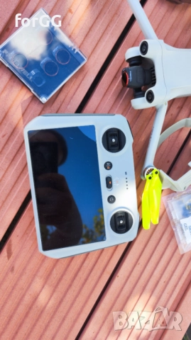 Продавам дрон DJI Mini 3 Pro с аксесоари, снимка 2 - Дронове и аксесоари - 51780036