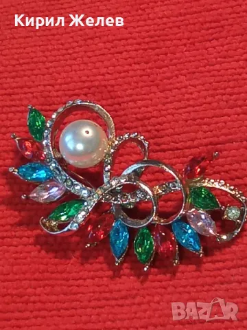 РАЗКОШНА АЖУРНА ЗЛАТИСТА ПЕРЛЕН Тип БРОШКА с ИСКРЯЩИ РАЗНОЦВЕТНИ ЮВЕЛИРНО ФАСЕТИРАНИ ЦИРКОНИ 29588, снимка 8 - Други - 48842326