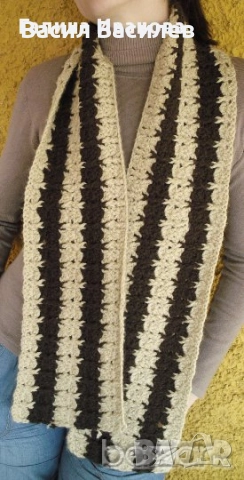 Ръчно плетен дамски шал кафяво и бяло, снимка 2 - Шапки - 51932484