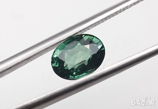 Естествен сапфир в искрящ зелен цвят 0.94кт.! Сертифициран! нов!, снимка 6 - Други - 53385224