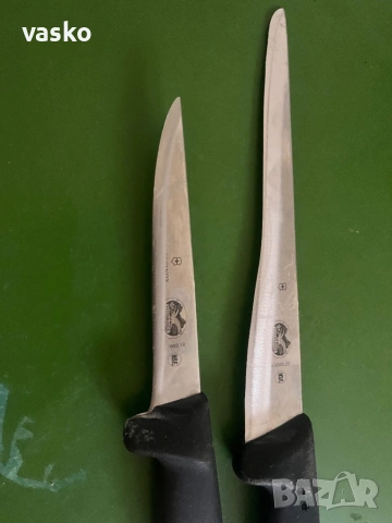 Два ножа Викторинокс, снимка 5 - Прибори за хранене, готвене и сервиране - 53414986